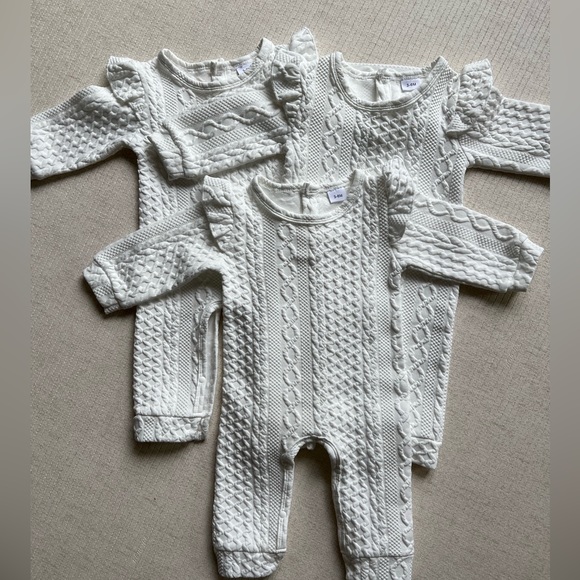 White quilted rompers with optional belt or headwrap - Picture 1 of 5